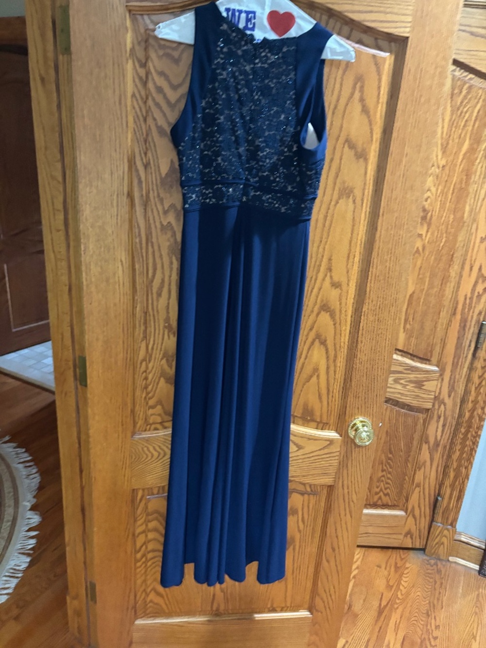 Ladies gown, size 10 P beautiful navy flowing very comfortable stylish gown.